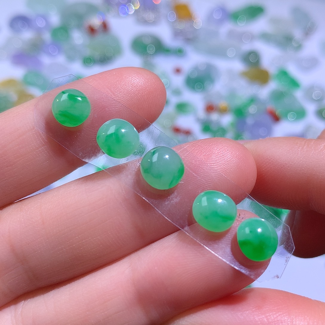 翡翠颈饰未镶嵌蛋