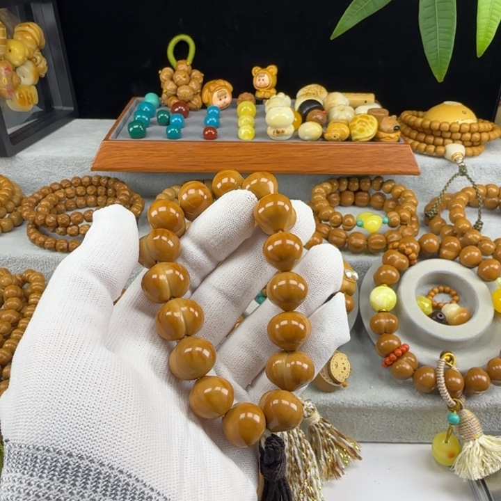 茉***️18+屁桃猴头核桃手串款