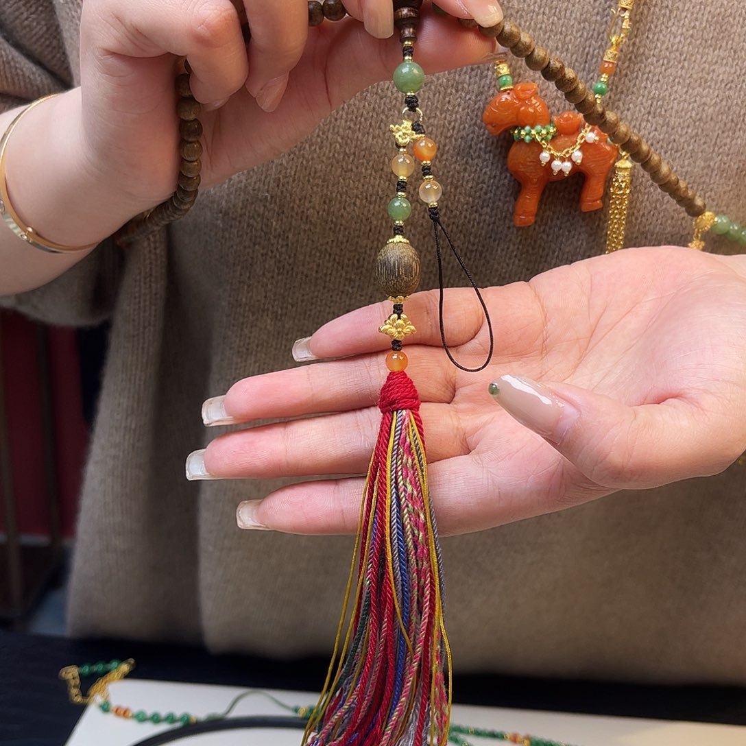 翡翠未镶嵌项链斜挎