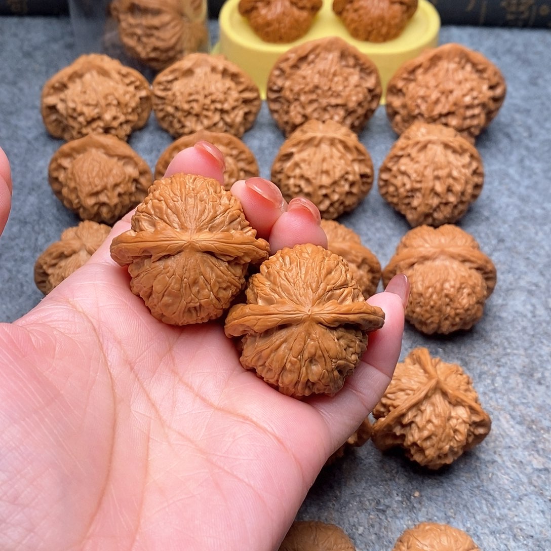 文玩核桃把件精品白狮子40