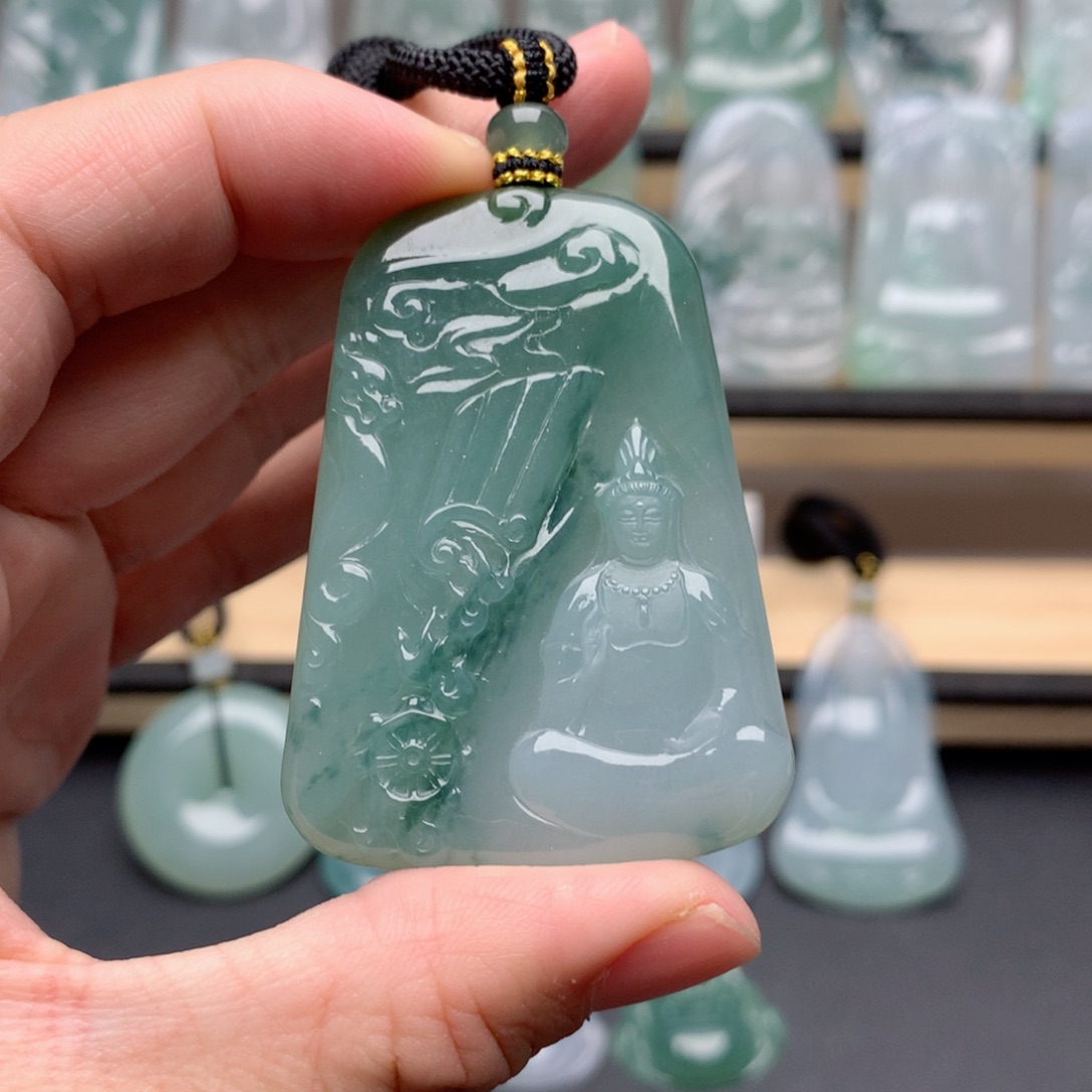 颈饰未镶嵌翡翠观音