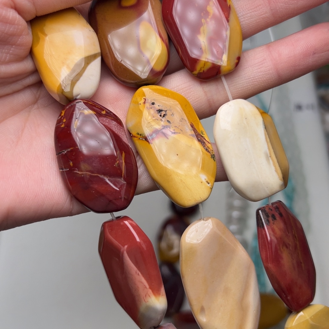 玛瑙/玉髓合金珠宝半成品K493。23mm天然蛋黄豆随形切片一条