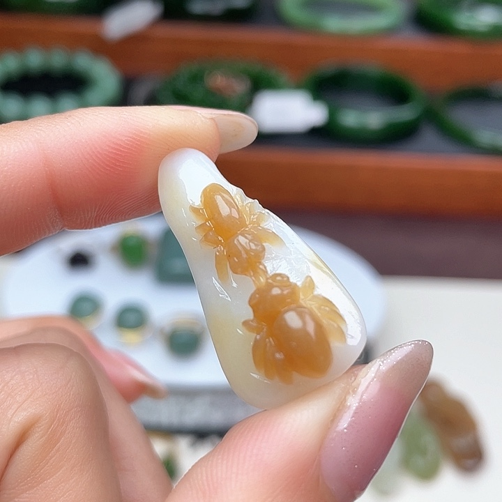 和田玉颈饰未镶嵌