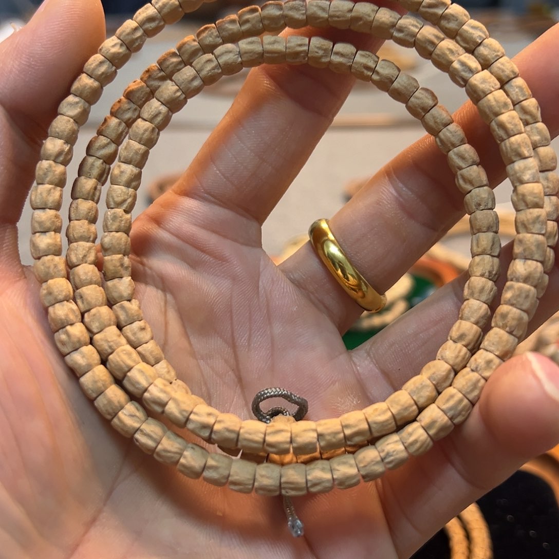 L***z柏香籽/百香籽吊坠