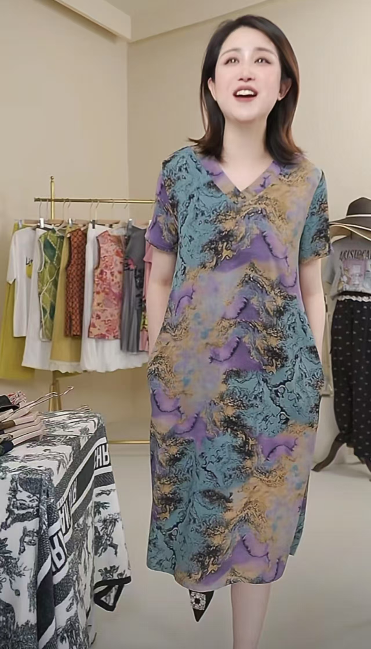 夏季新款17135减龄V领时尚印花休闲连衣裙