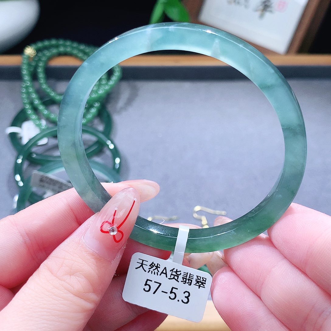 翡翠未镶嵌手镯（圆镯）