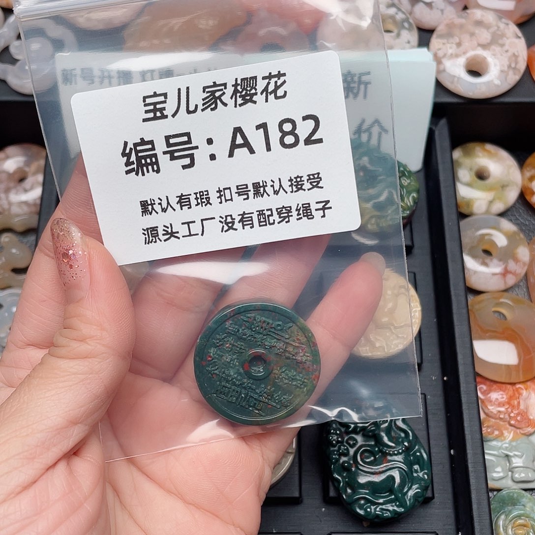 玛瑙/玉髓颈饰未镶嵌一*白