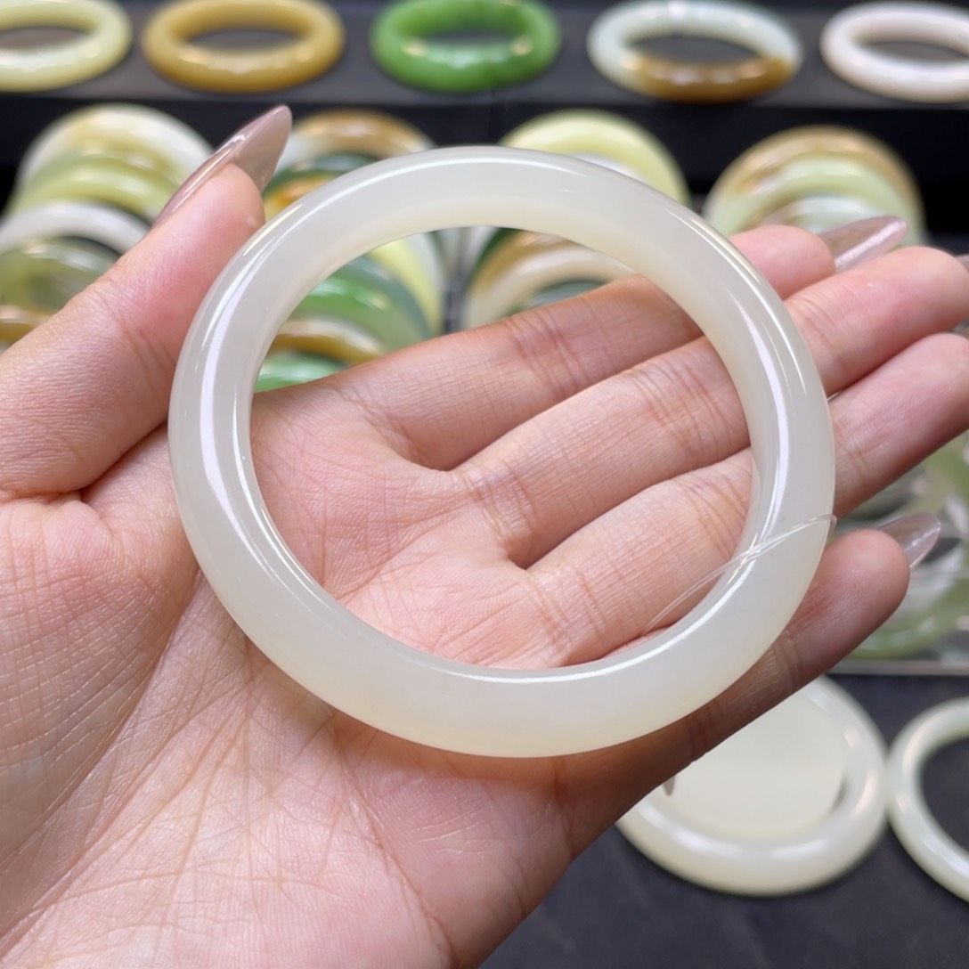 和田玉手镯56未镶嵌简***.