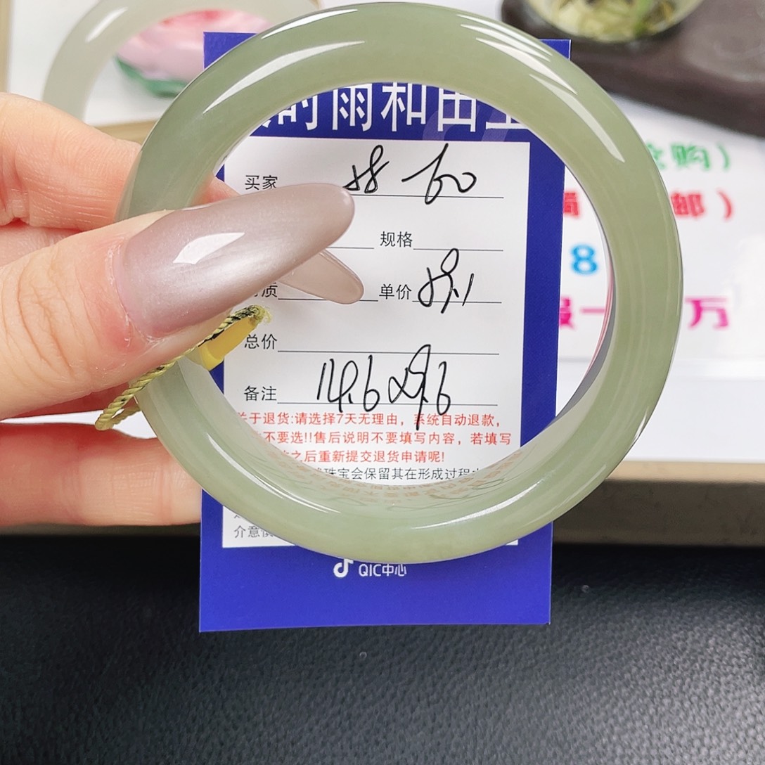 和田玉未镶嵌手镯