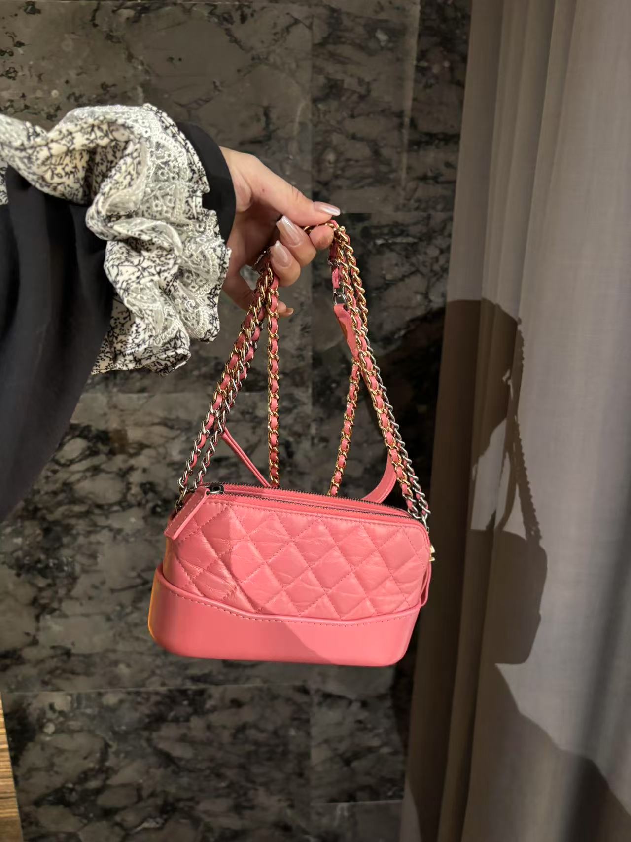 95新 Chanel/香奈儿 展会外场！粉色mini流浪斜挎包