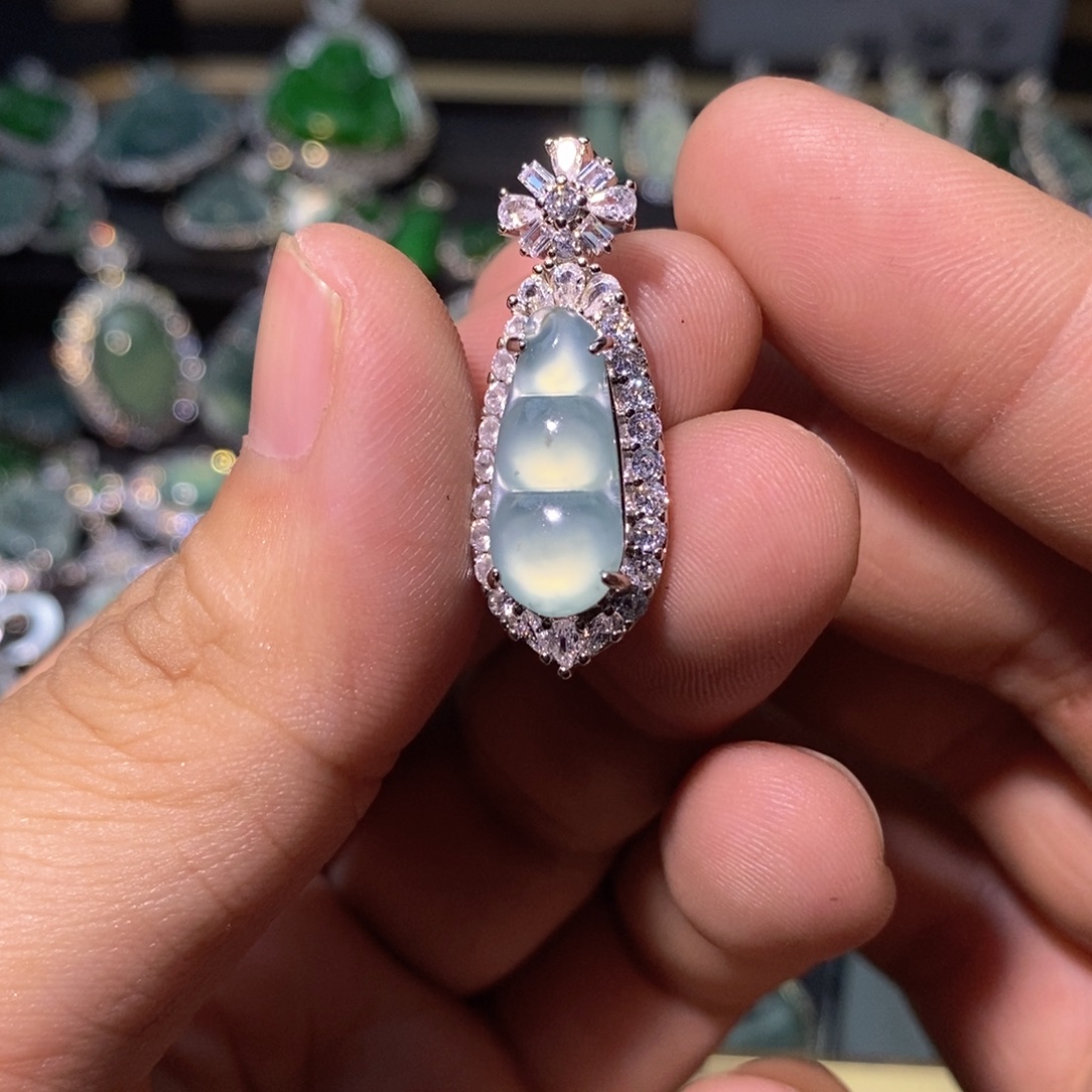 翡翠未镶嵌颈饰天然