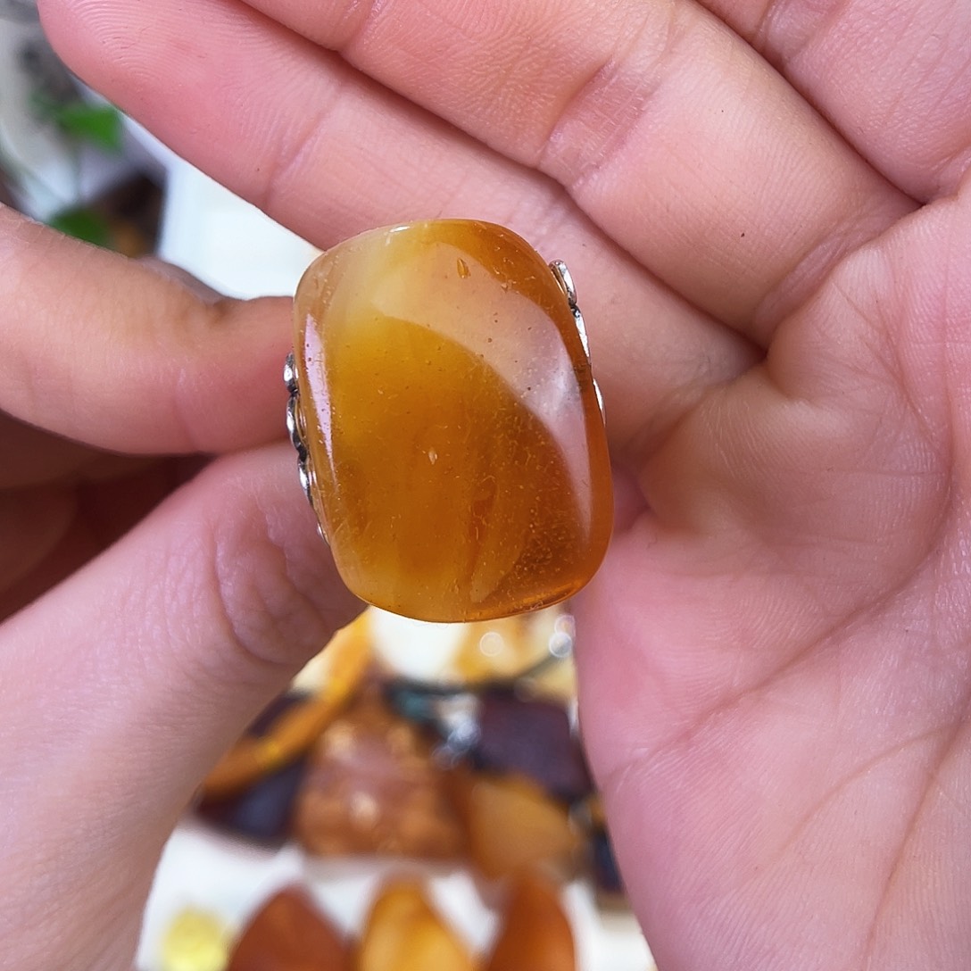 琥珀珠宝奇石未镶嵌，