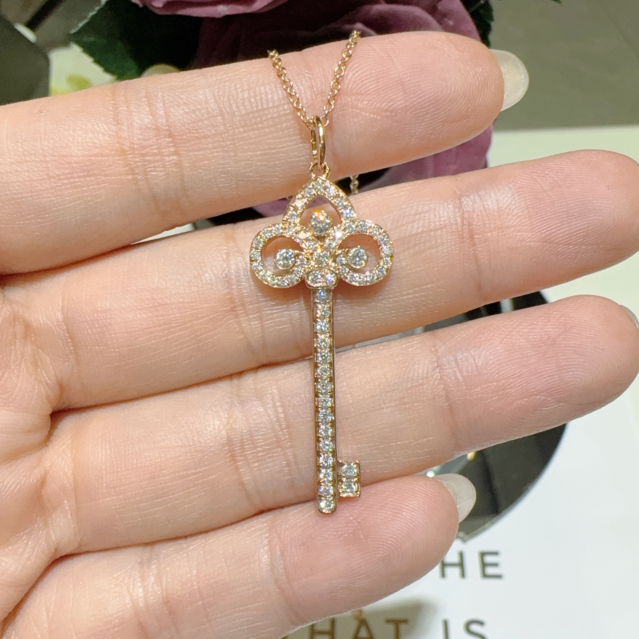 【合成/培育】18K玫瑰金镶嵌培育钻石满钻鸢尾花钥匙项链经典百搭女