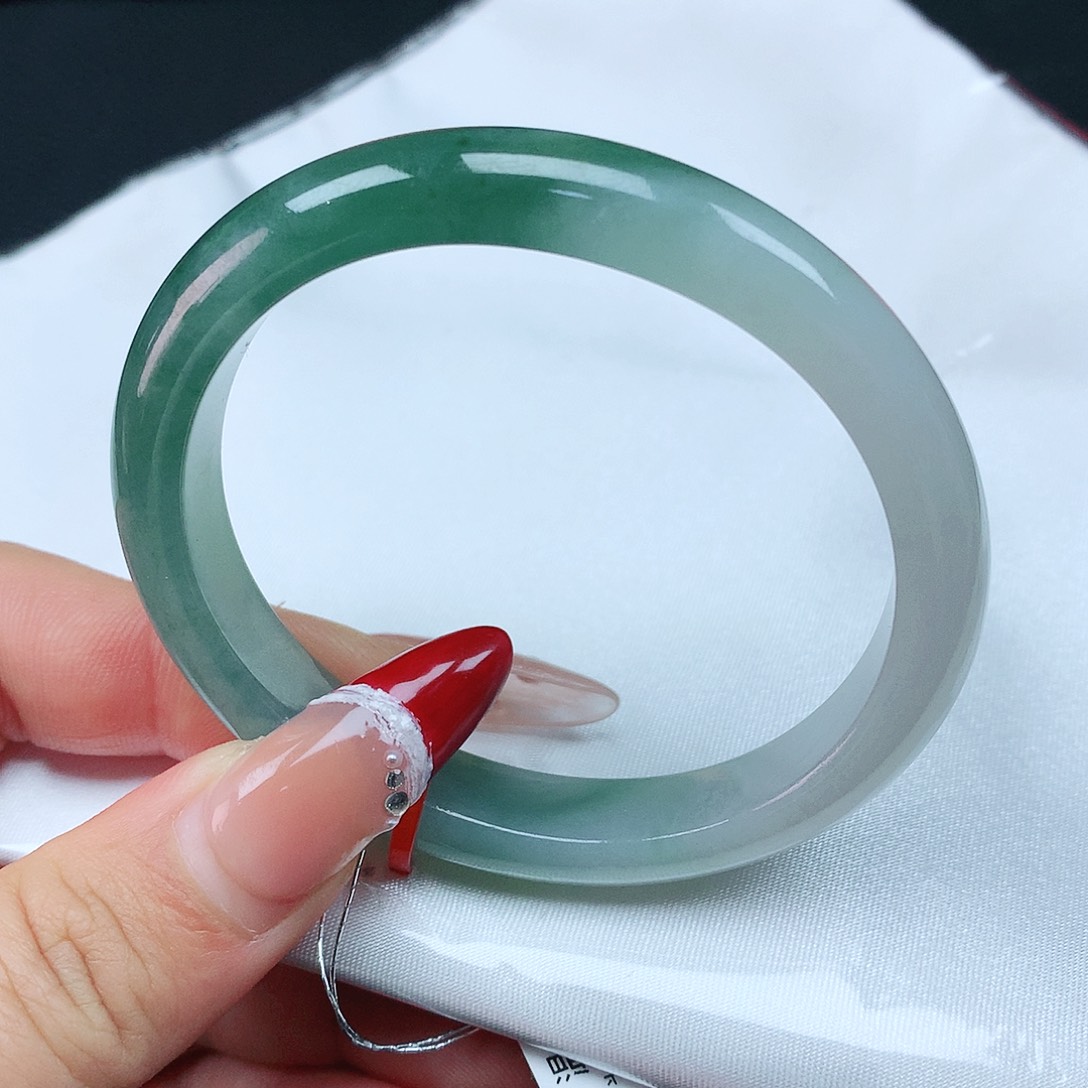 翡翠手镯未镶嵌54贵