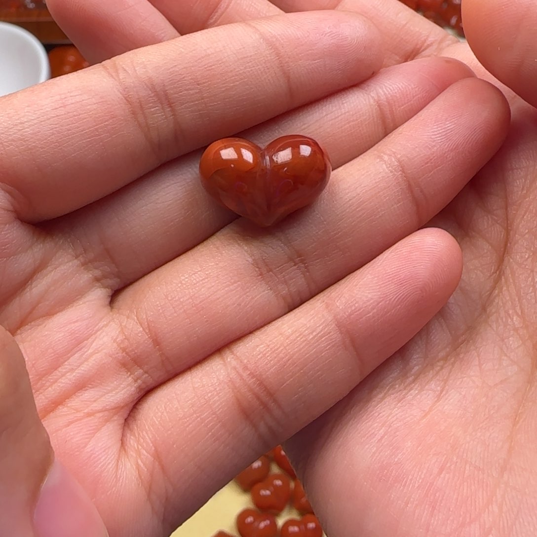 听***好南红玛瑙未镶嵌挂件