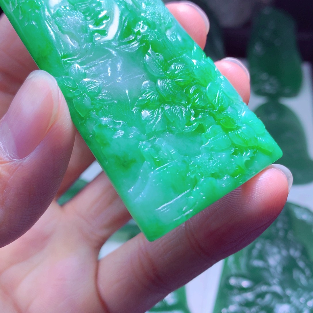 星****定制翡翠未镶嵌天然翡翠A货毛货挂件