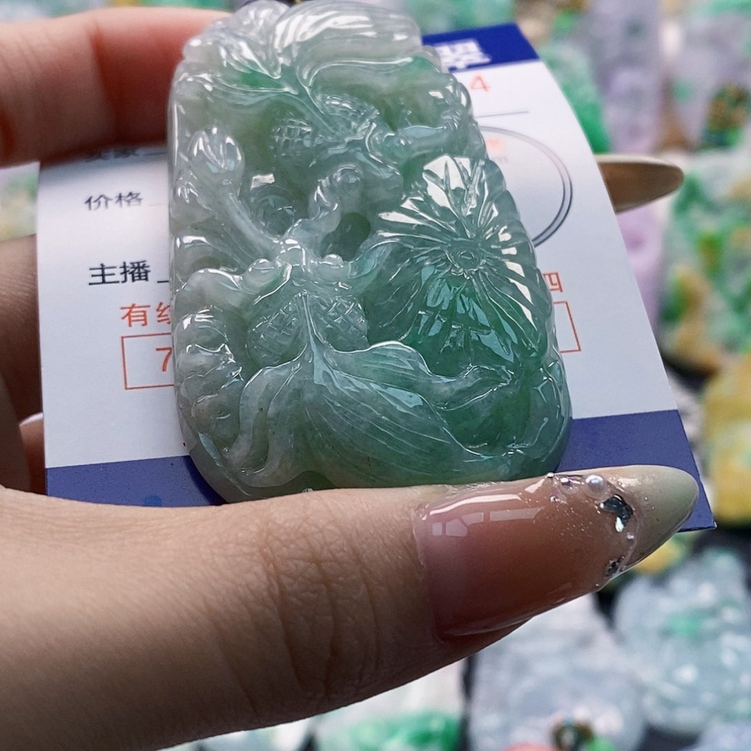 吊坠(不含链)未镶嵌翡翠