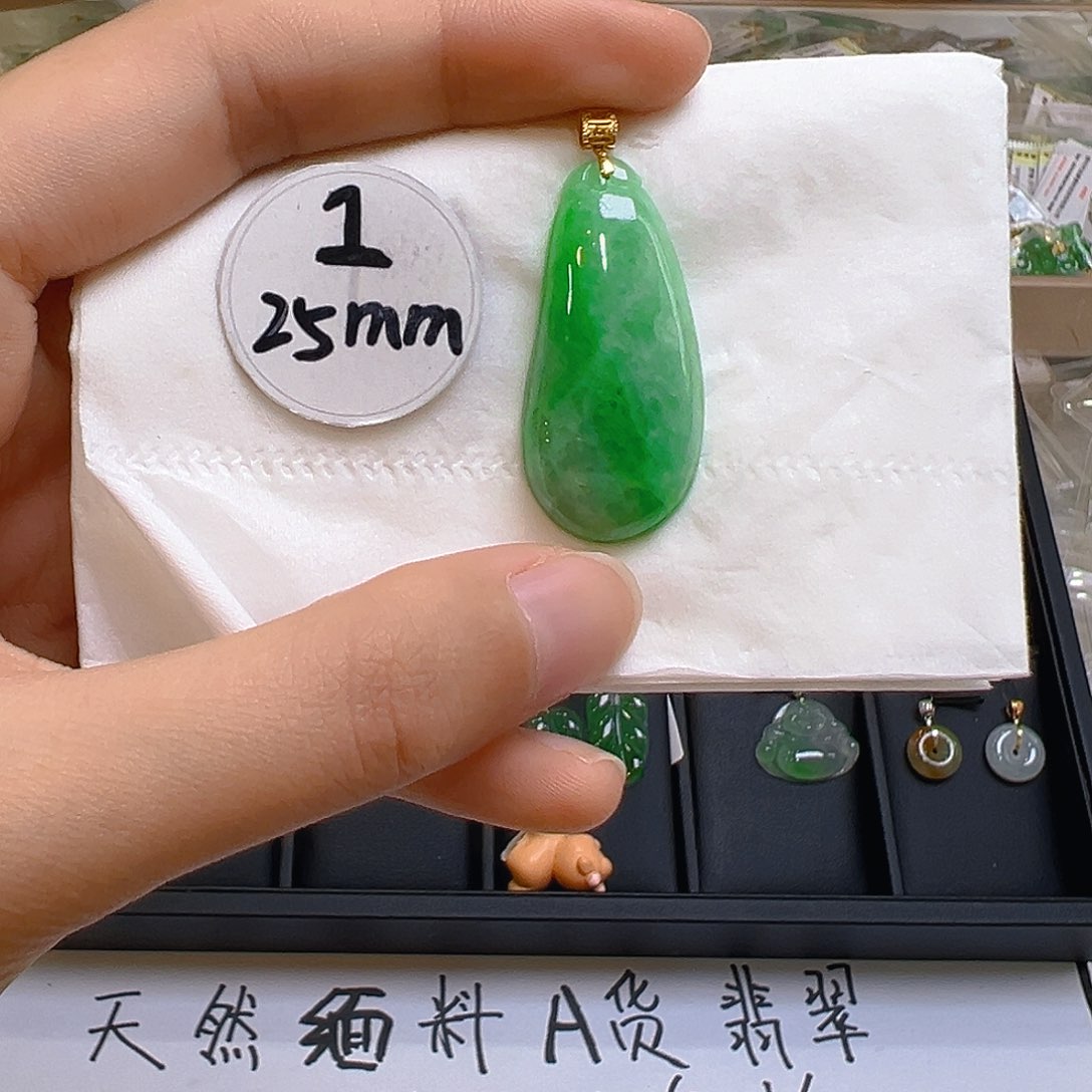 翡翠颈饰18K金镶嵌翡翠