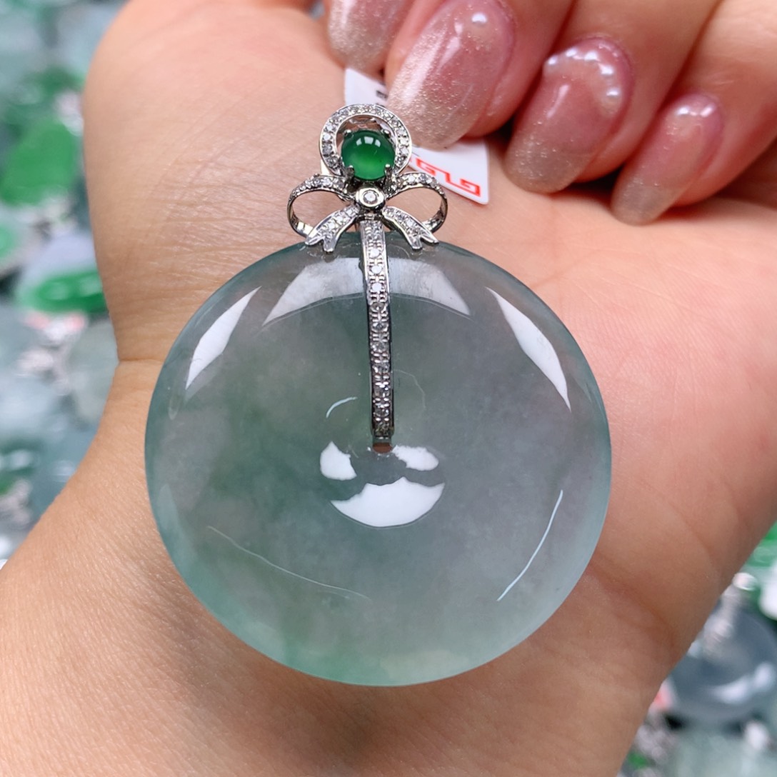 翡翠颈饰18K金镶嵌天然翡翠