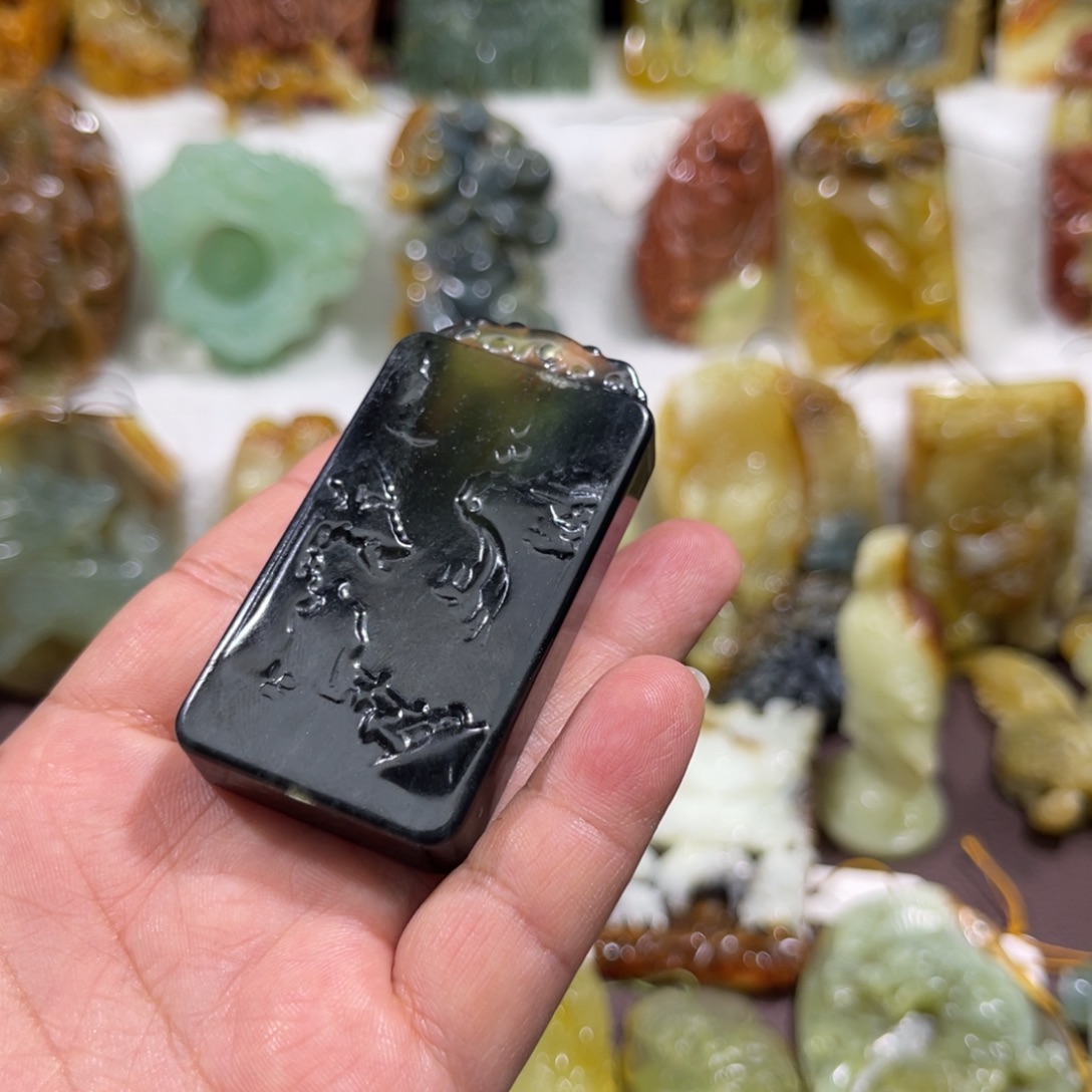 未镶嵌蛇纹石玉颈饰