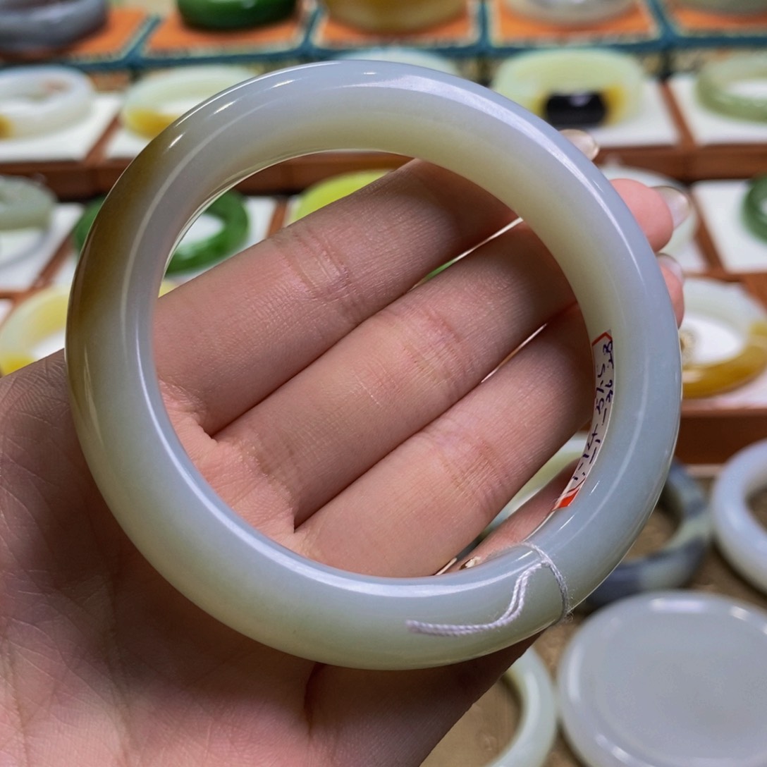 和田玉手镯未镶嵌且末一口糖57-58