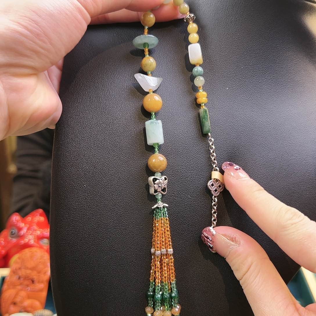 翡翠挂件未镶嵌压襟