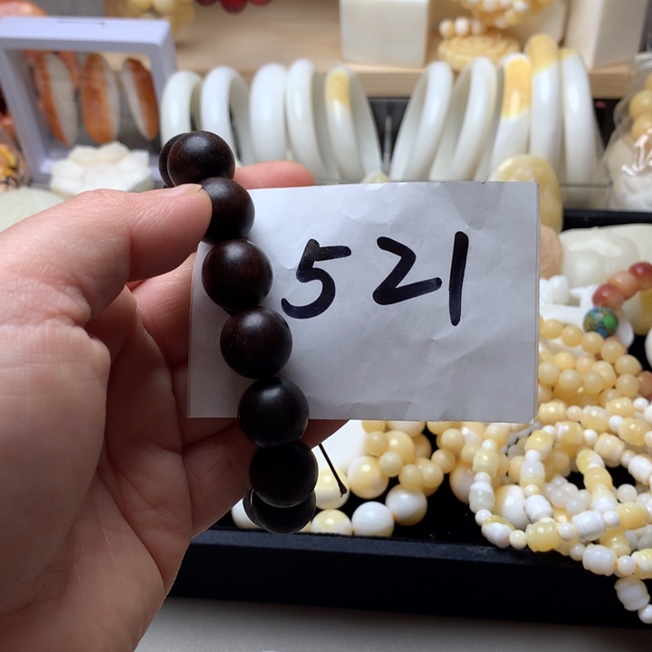 大果紫檀（缅甸花梨）521。8/9多黄大小珠共70多颗