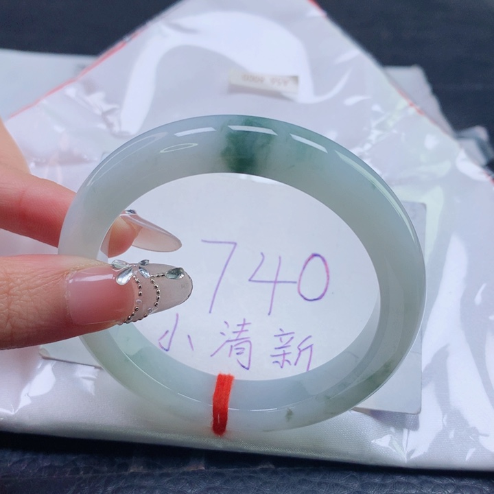 翡翠未镶嵌手镯圈口5556