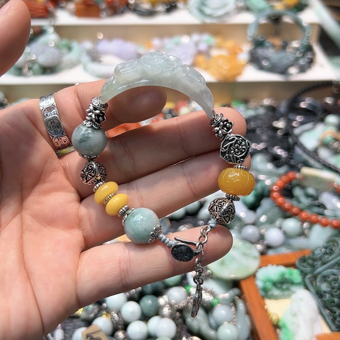 翡翠颈饰未镶嵌手串