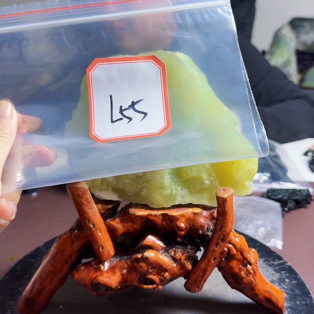 ▞***▖未镶嵌蛇纹石玉原石料