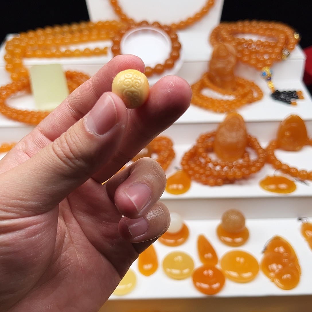 沉***默石英质玉（缅黄）未镶嵌吊坠(赠链)