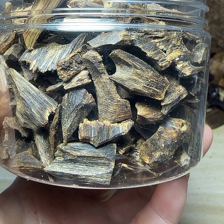 用***9陆河树心碎料102克