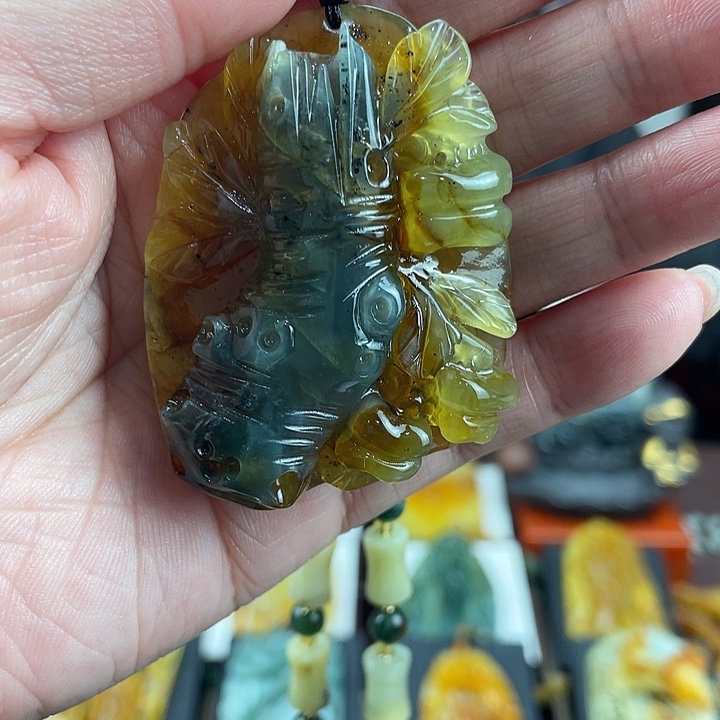 未镶嵌蛇纹石玉颈饰