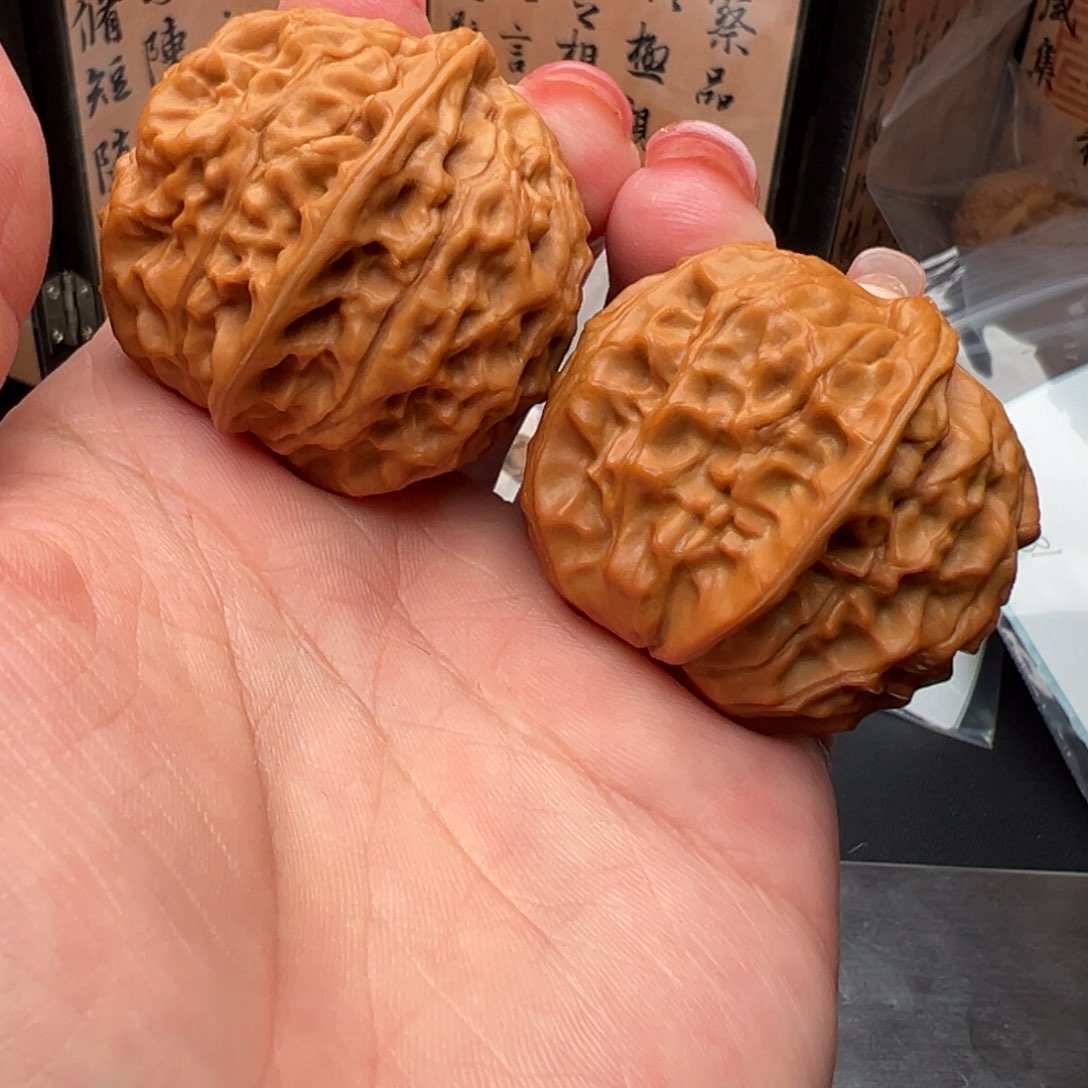 文玩核桃把件黄松峪元宝40