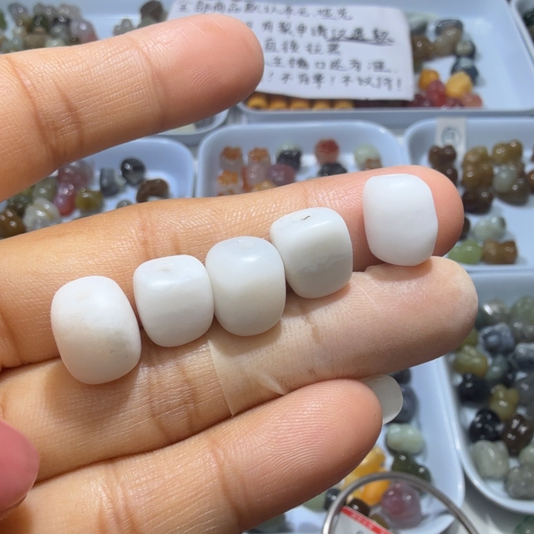 和田玉未镶嵌珠宝奇石