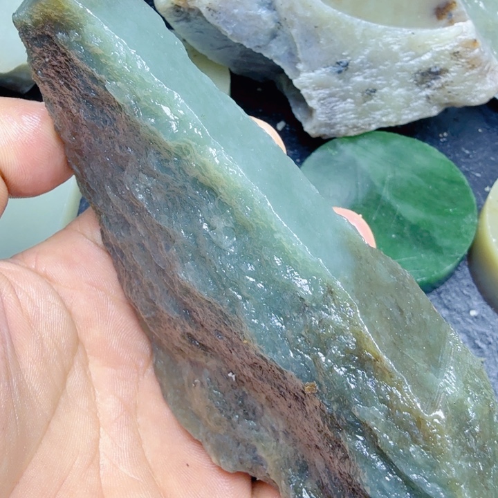 和田玉（糖玉）未镶嵌珠宝奇石