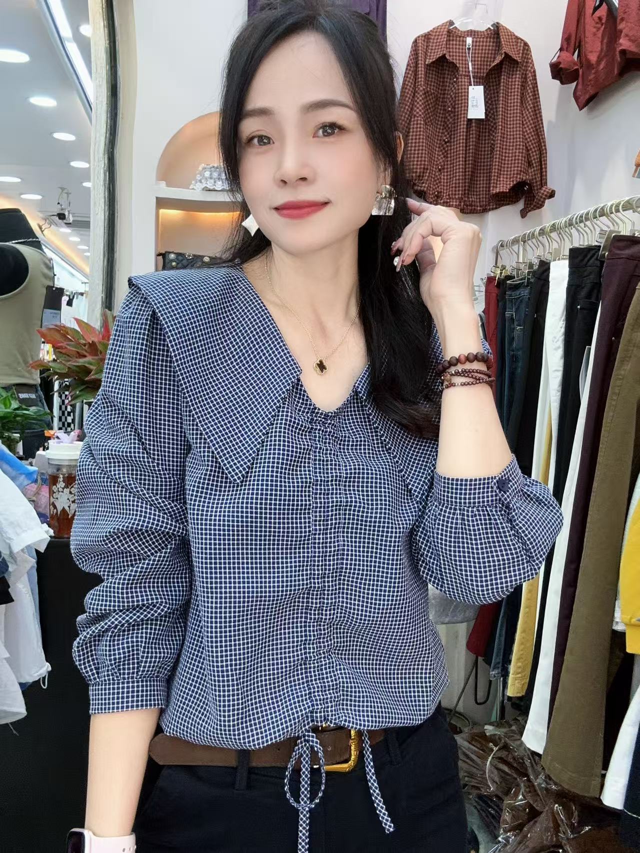 【秀家】2025秋季新款法式娃娃领洋气十足长袖小格子衬衫