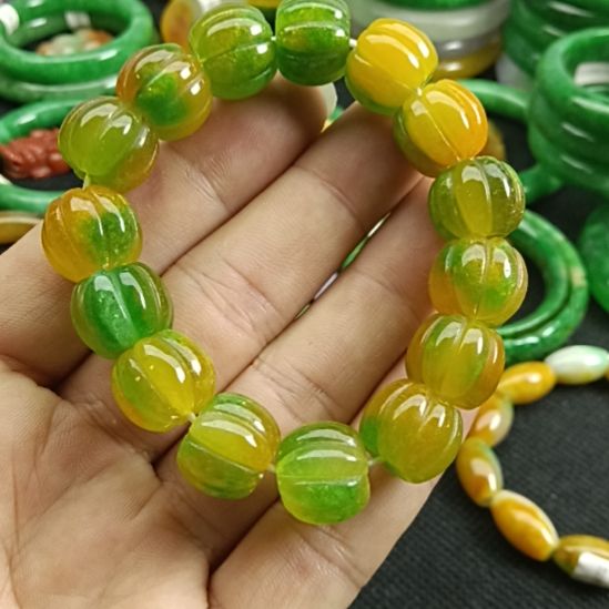 翡翠颈饰未镶嵌乐*