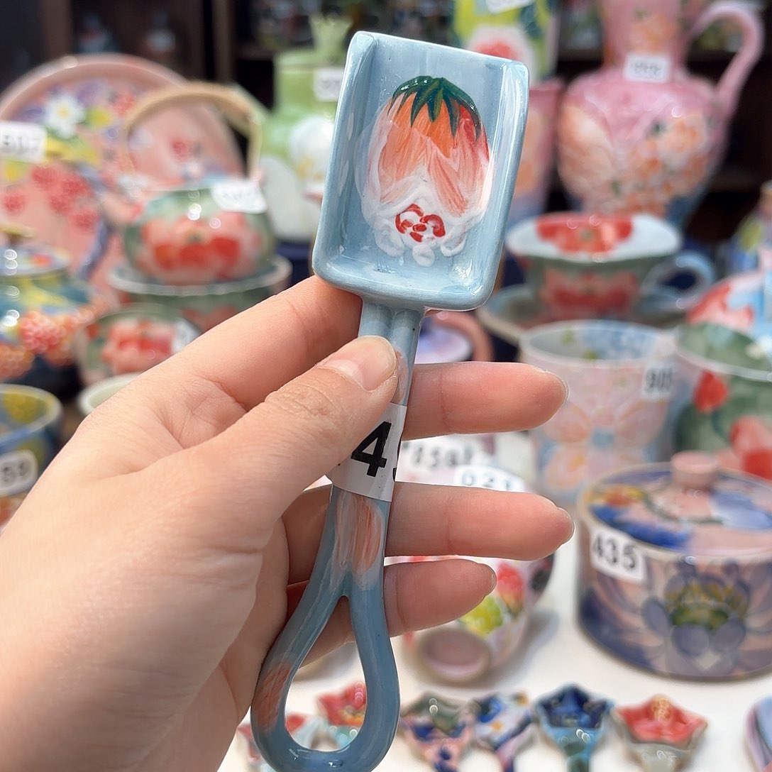 瓷片兔兔好de l l lv tu tu t