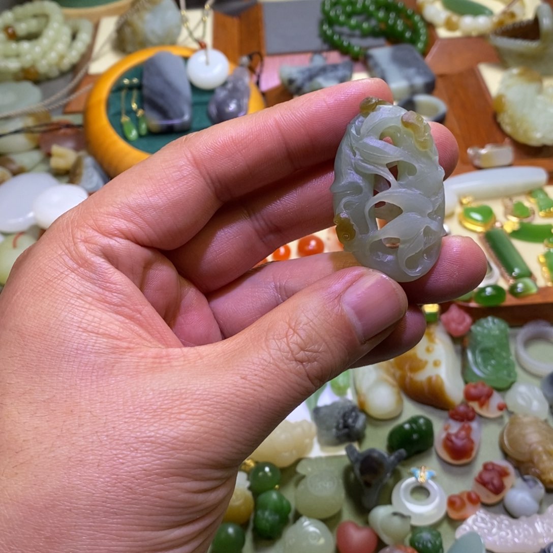 和田玉颈饰未镶嵌定制