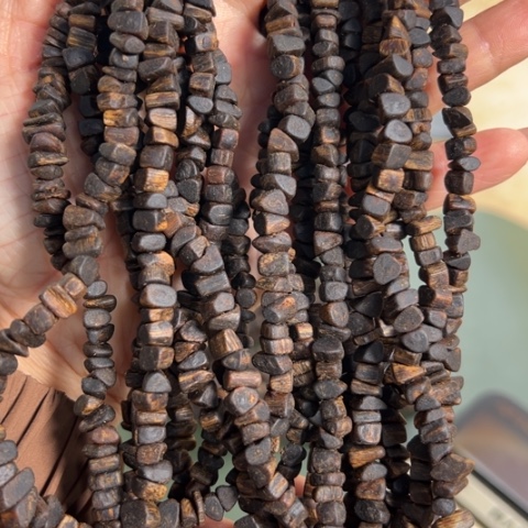 沉香手串乌身红土虫漏沉水19克卡0.6多样性发1串