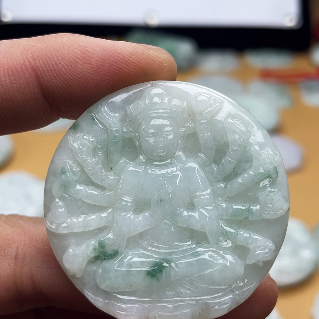 翡翠未镶嵌颈饰千手