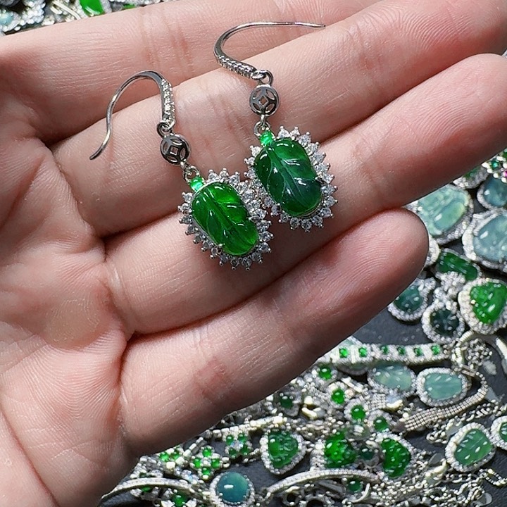 翡翠颈饰未镶嵌天然A货翡翠放漏