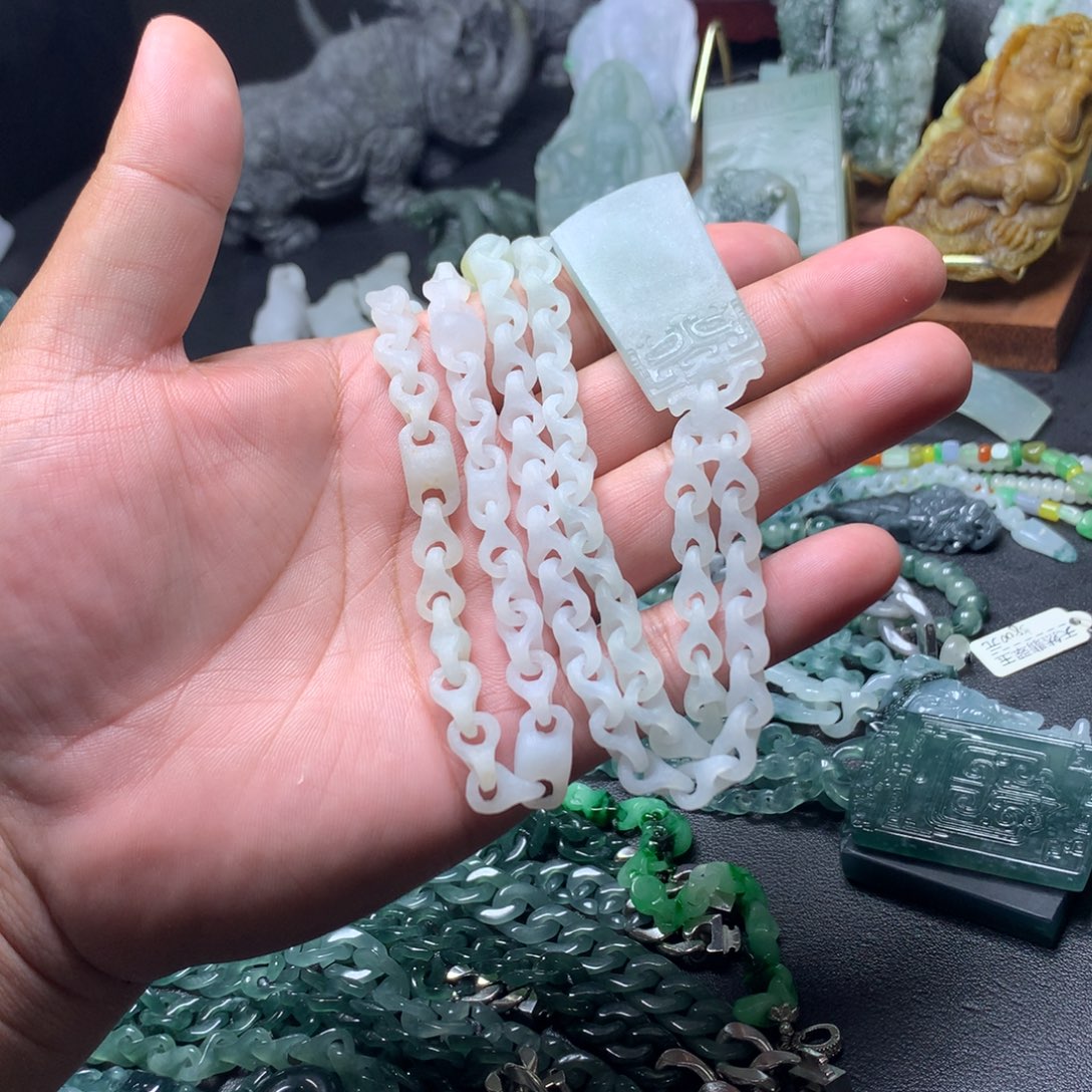 青***树定制翡翠未镶嵌翡翠