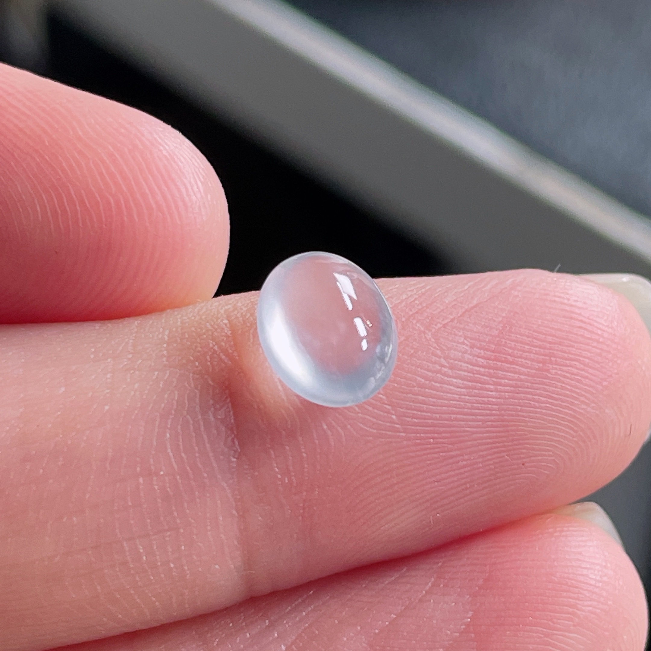 天然缅甸翡翠A货高冰钢蛋纯净起光蛋面裸石，尺寸7.8*6.3*4