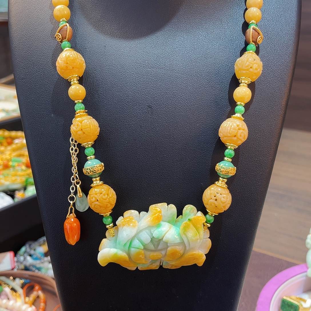 翡翠颈饰未镶嵌吊坠