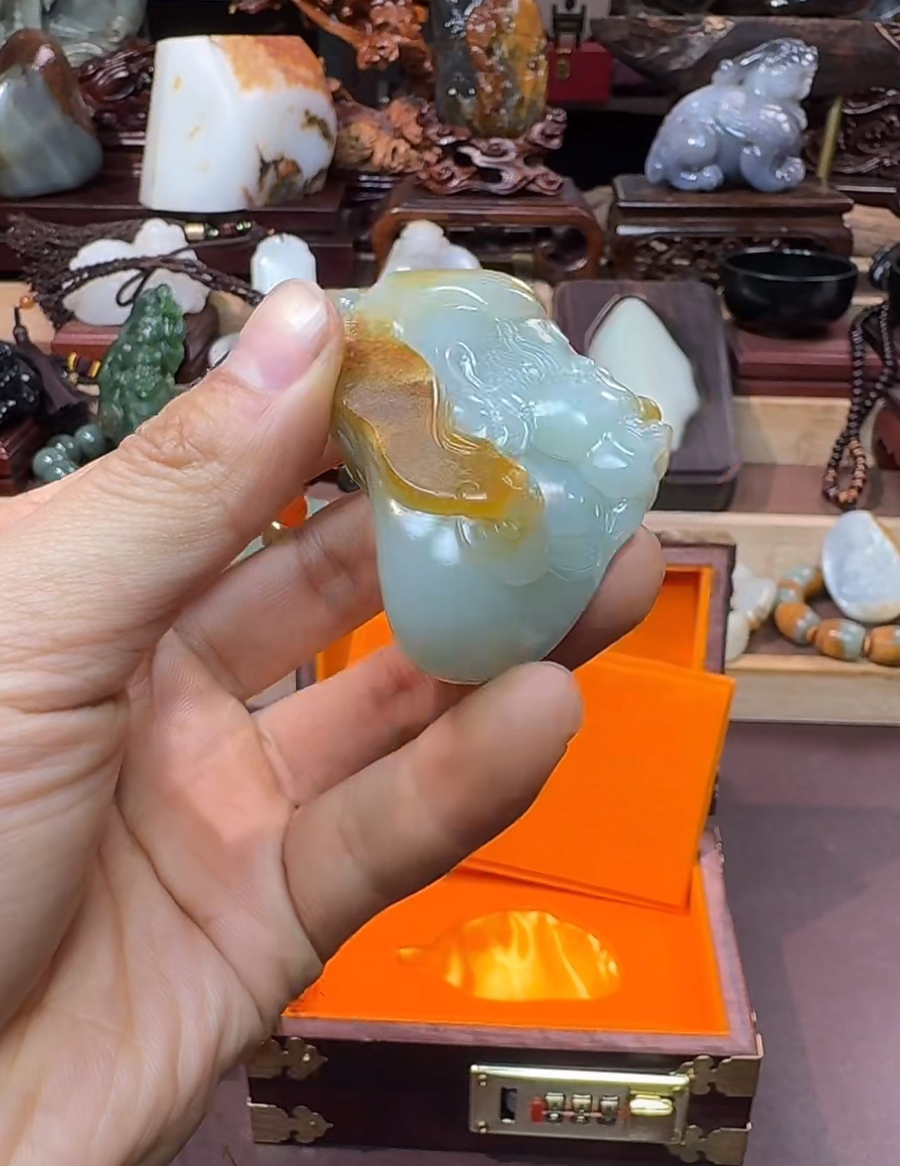 和田玉貔貅手把件