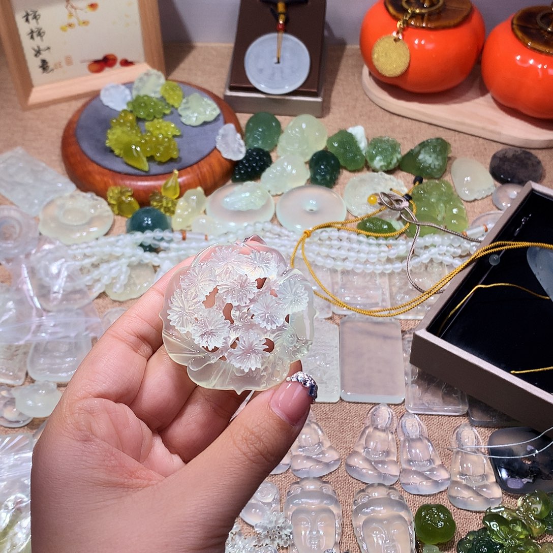 海***眠蛇纹石玉未镶嵌颈饰