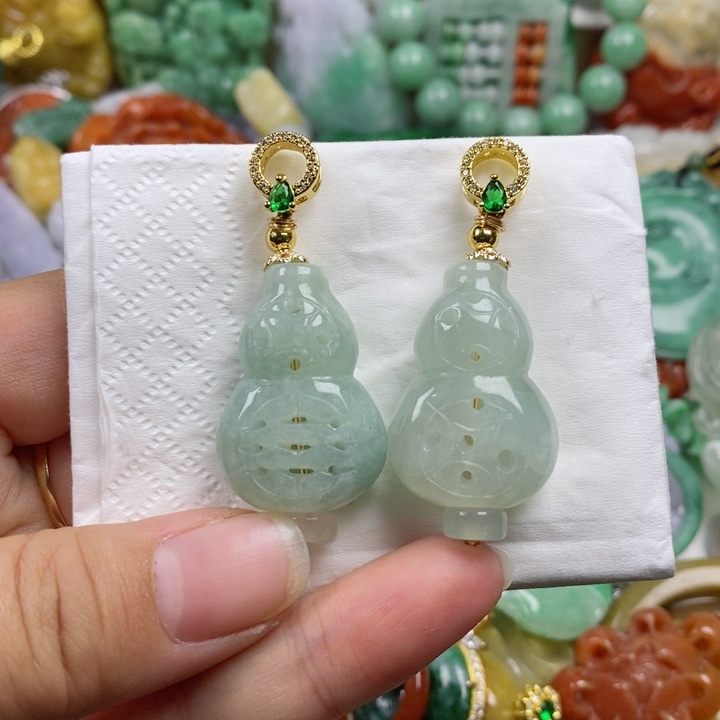 翡翠吊坠(赠链)未镶嵌