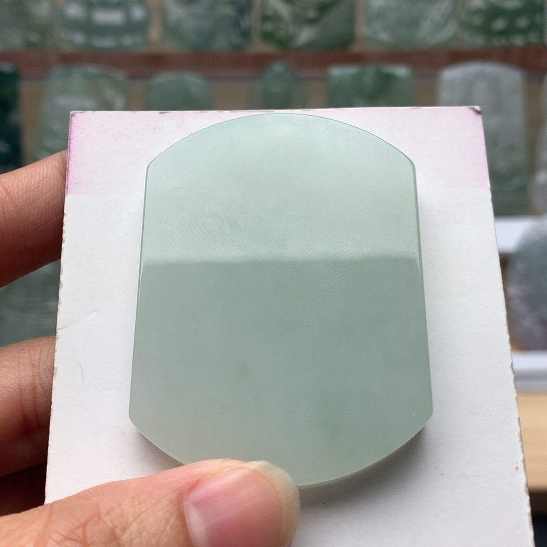 翡翠未镶嵌颈饰无事牌